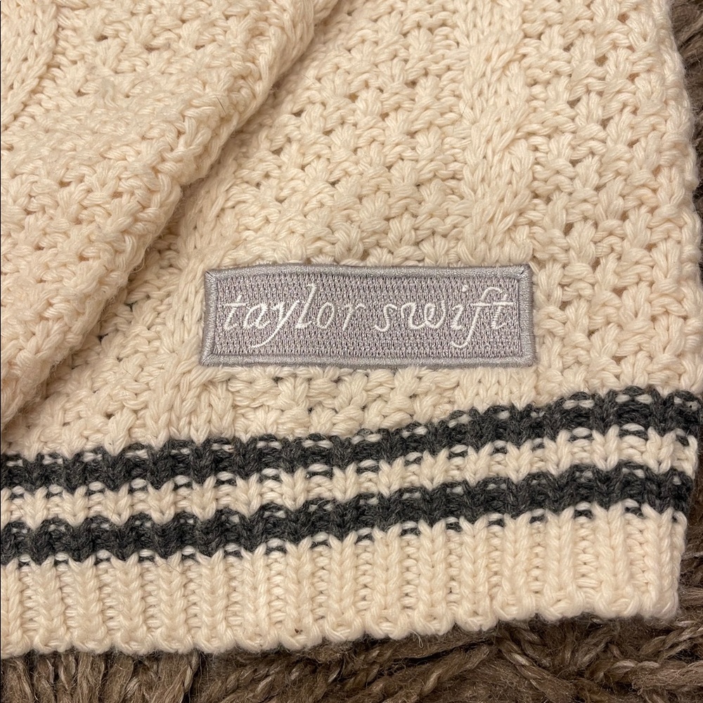 Taylor Swift Folklore Cardigan Size M/L - Picture 3 of 11